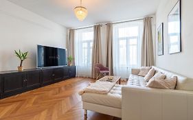 Trendy Apartment In Central